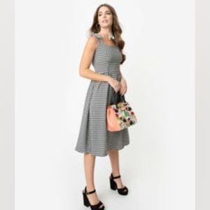 Unique Vintage 1950s Black & White Gingham Crepe Sleeveless Midi Dress Sz L